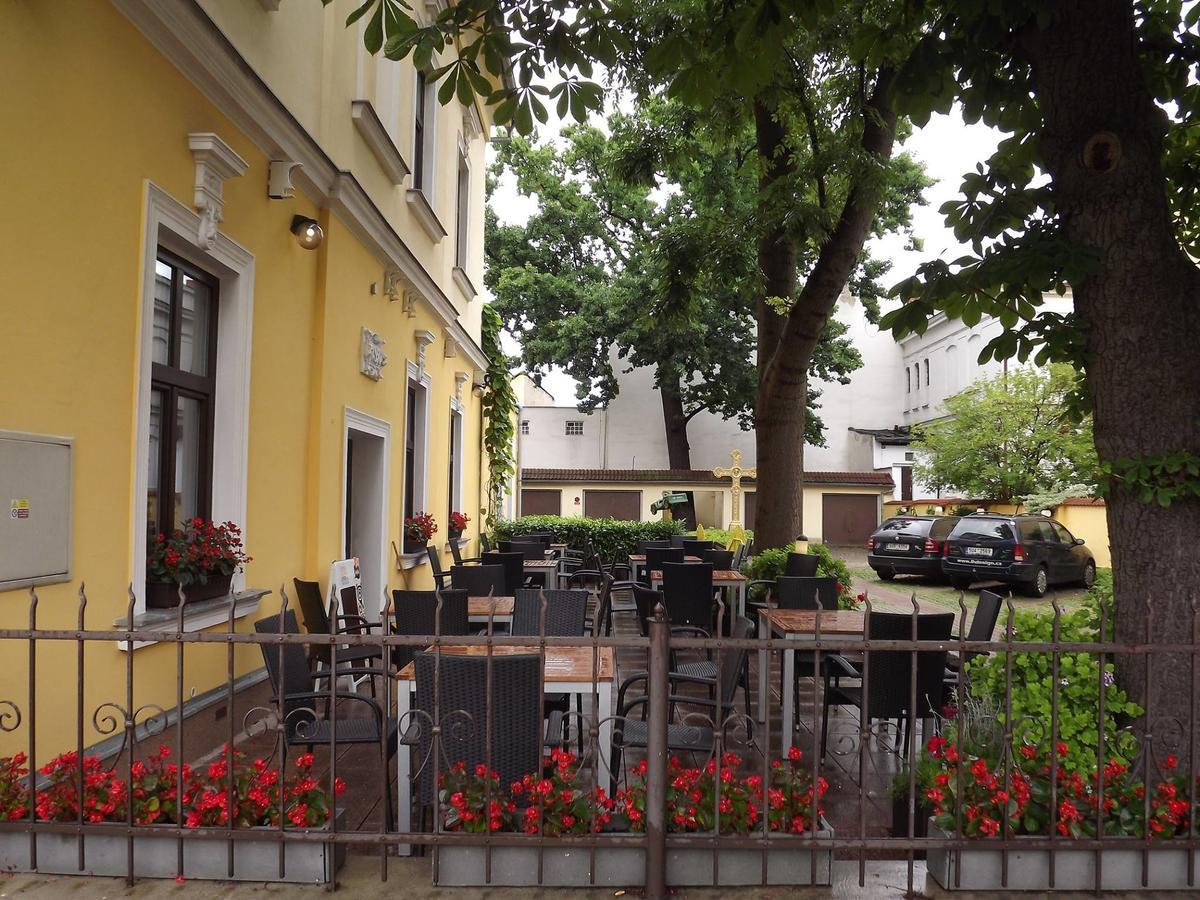 Hotel Zlatý Kříž Teplice Exterior foto