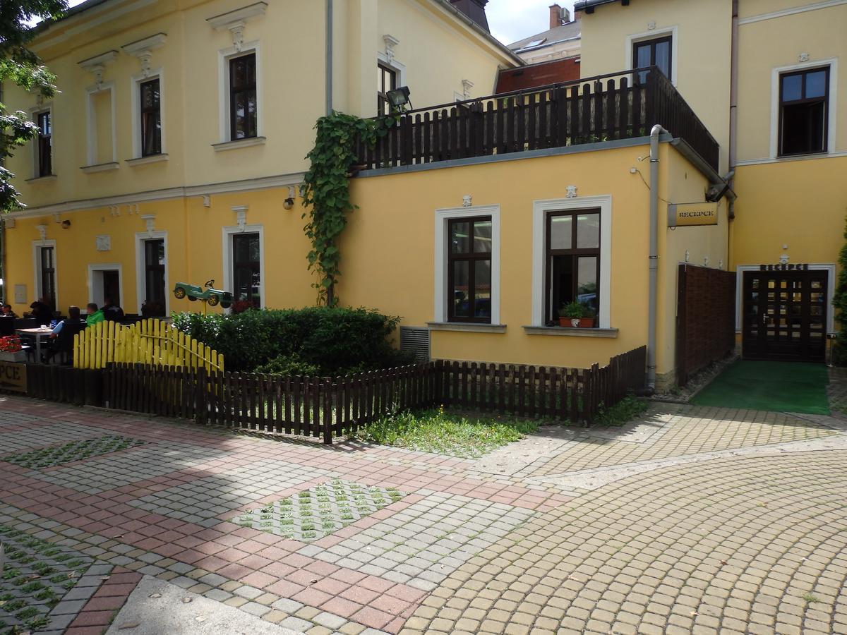 Hotel Zlatý Kříž Teplice Exterior foto